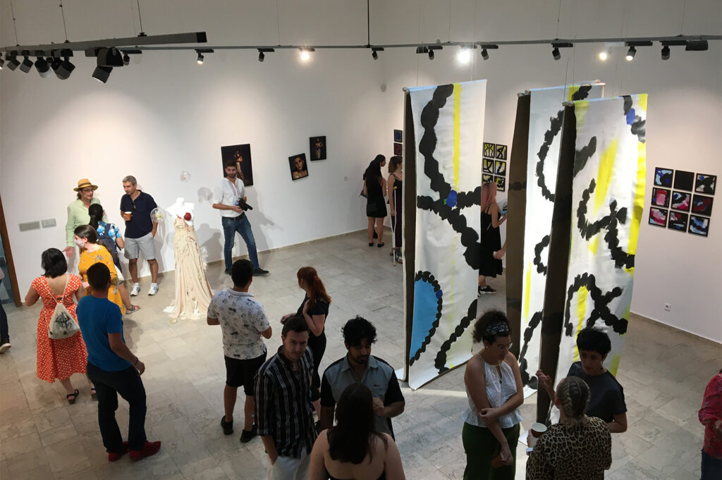 credo-bonum-gallery-exhibition-opening-crowd-view-sofia